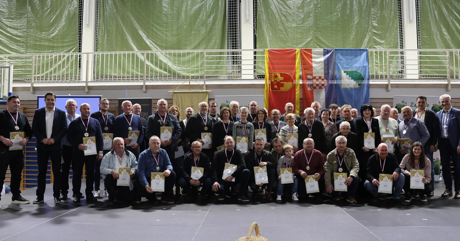 Na županijskoj izložbi meda rekordan 151 uzorak, šampion bagremov med Darka Hruškara iz belečke Selnice